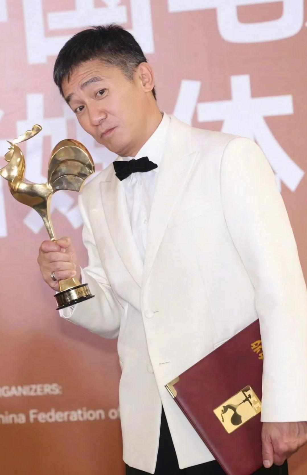 梁朝偉奪金雞獎最佳男主角,成為史上首位「三金」大滿貫影帝。