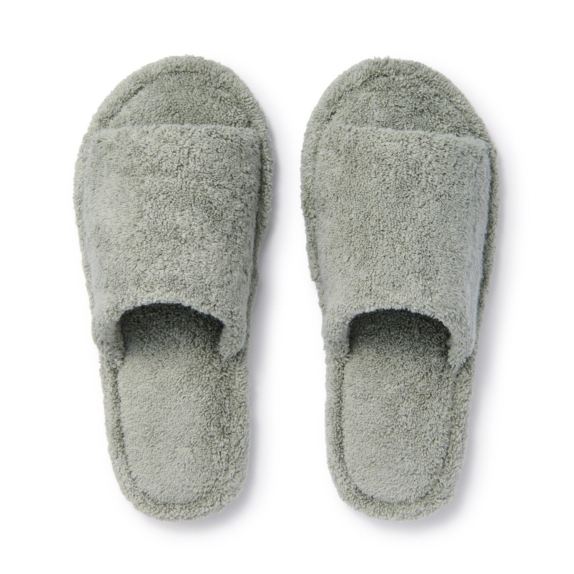 棉絨拖鞋|原價:$88 優惠價:八折 ($71) 會員價:額外九折 ($64)