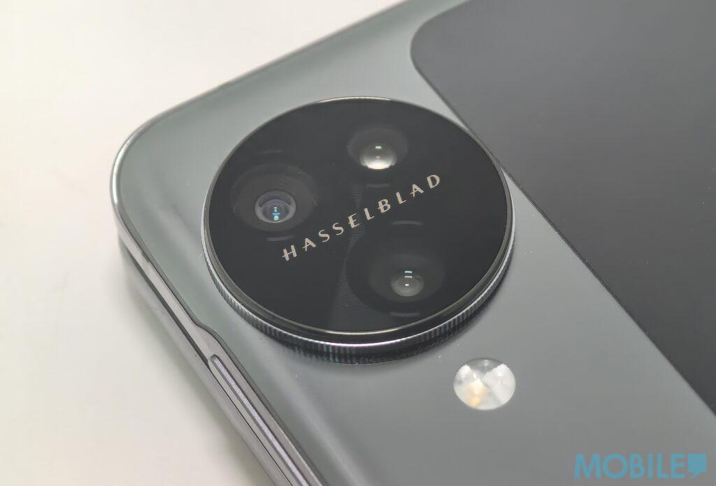 機背搭載5,000 萬像 24mm 焦距 F1.8 OIS 主鏡、3,200 萬像 47mm 長焦以及 4,800 萬像 14mm 廣角鏡構成的Hasselblad 三鏡。