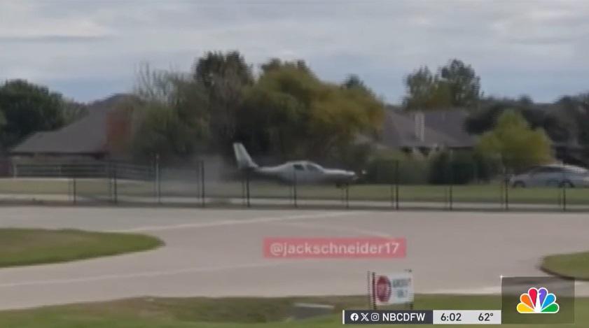 另有民眾拍到飛機衝落跑道。(互聯網)