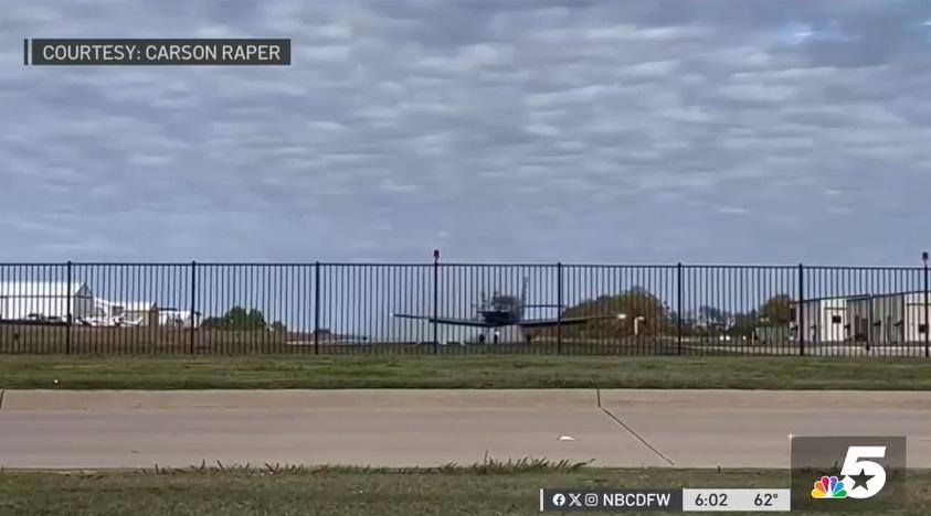 雷珀拍下小型飛機降落跑道。(互聯網)