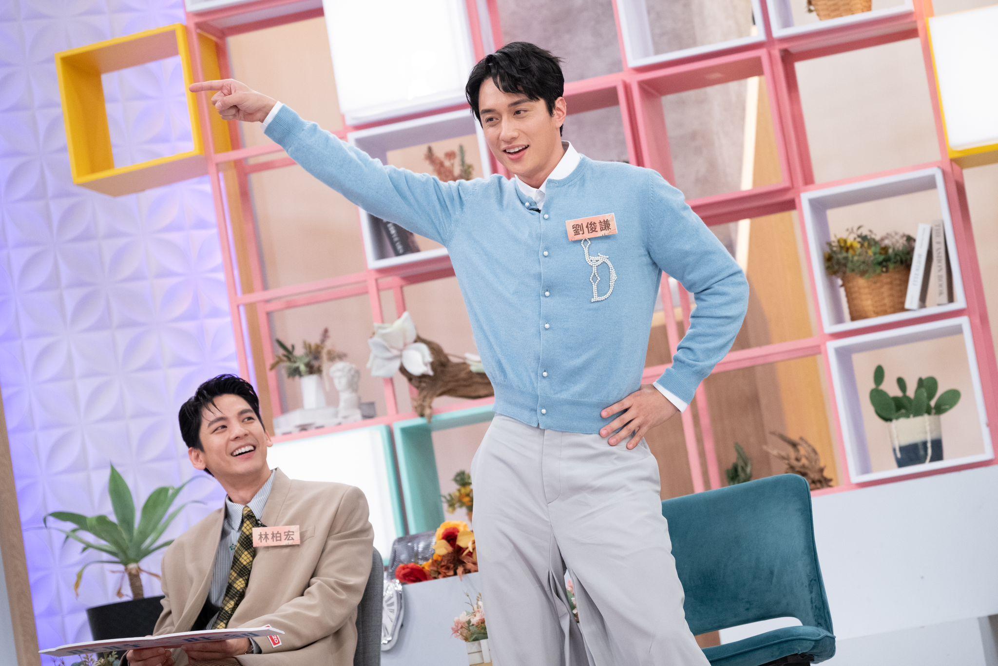 劉俊謙為宣傳《此時此刻》上了小S主持的節目《小姐不熙娣》。