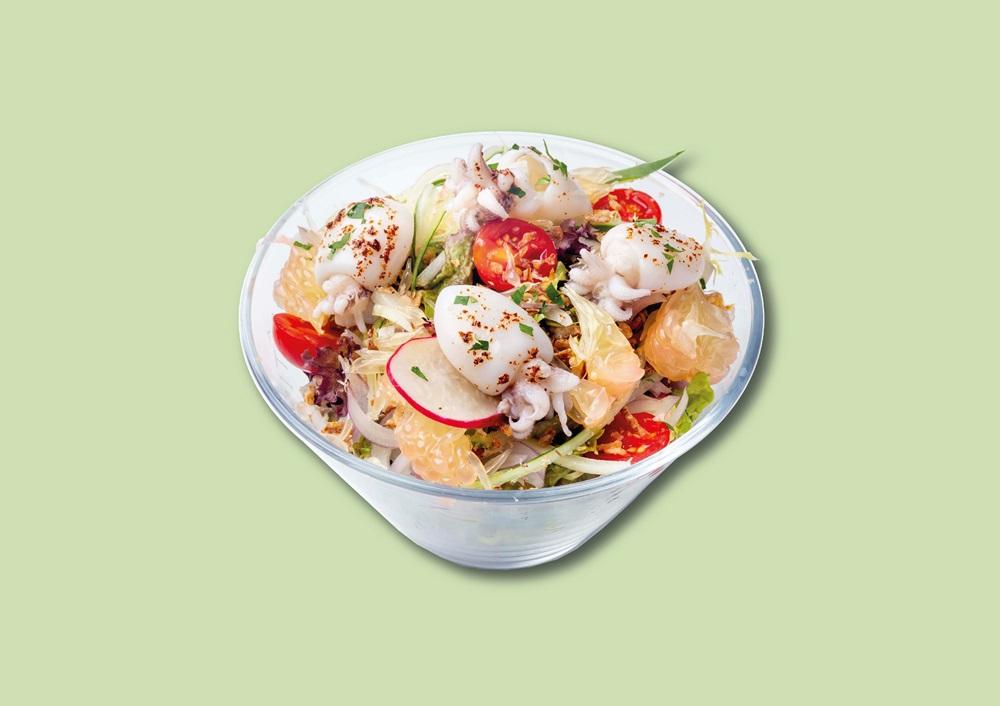 泰式柚子墨魚仔沙律 HK$58|採用新鮮柚子,配以酸辣惹味的泰式醬汁,墨魚仔鮮味爽口,每隻非常入味,開胃之選。