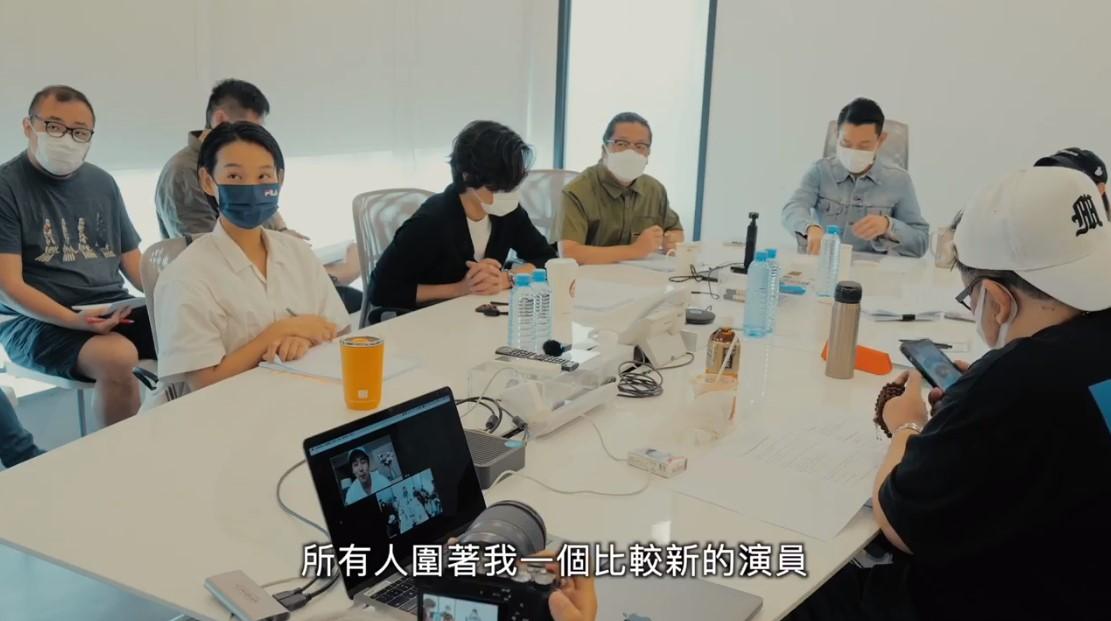 《潛行》首條製作特輯近日推出,公開眾星的開會情況。
