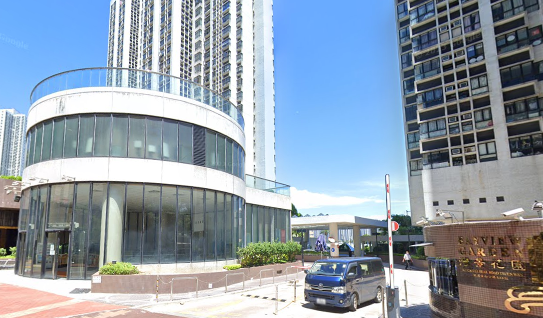 美建集團以1.8億元購入由鄧成波家族持有的荃灣灣景花園商場及車位,並連同物業債項。(網上截圖)