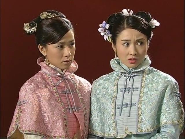 爾淳(左)從小被義父徐公公當成棋子養大,她為了獲得皇上的恩寵,耍了不少手段,亦害過不少人,但其實她這樣做只是為了報答義父的養育之恩。(網上圖片)