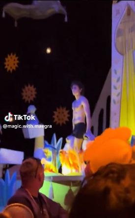 男子站在高處張望。(互聯網)