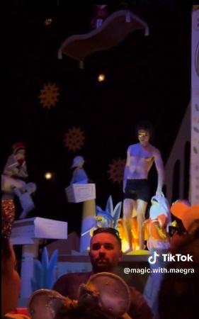 男子站在高處視察。(互聯網)