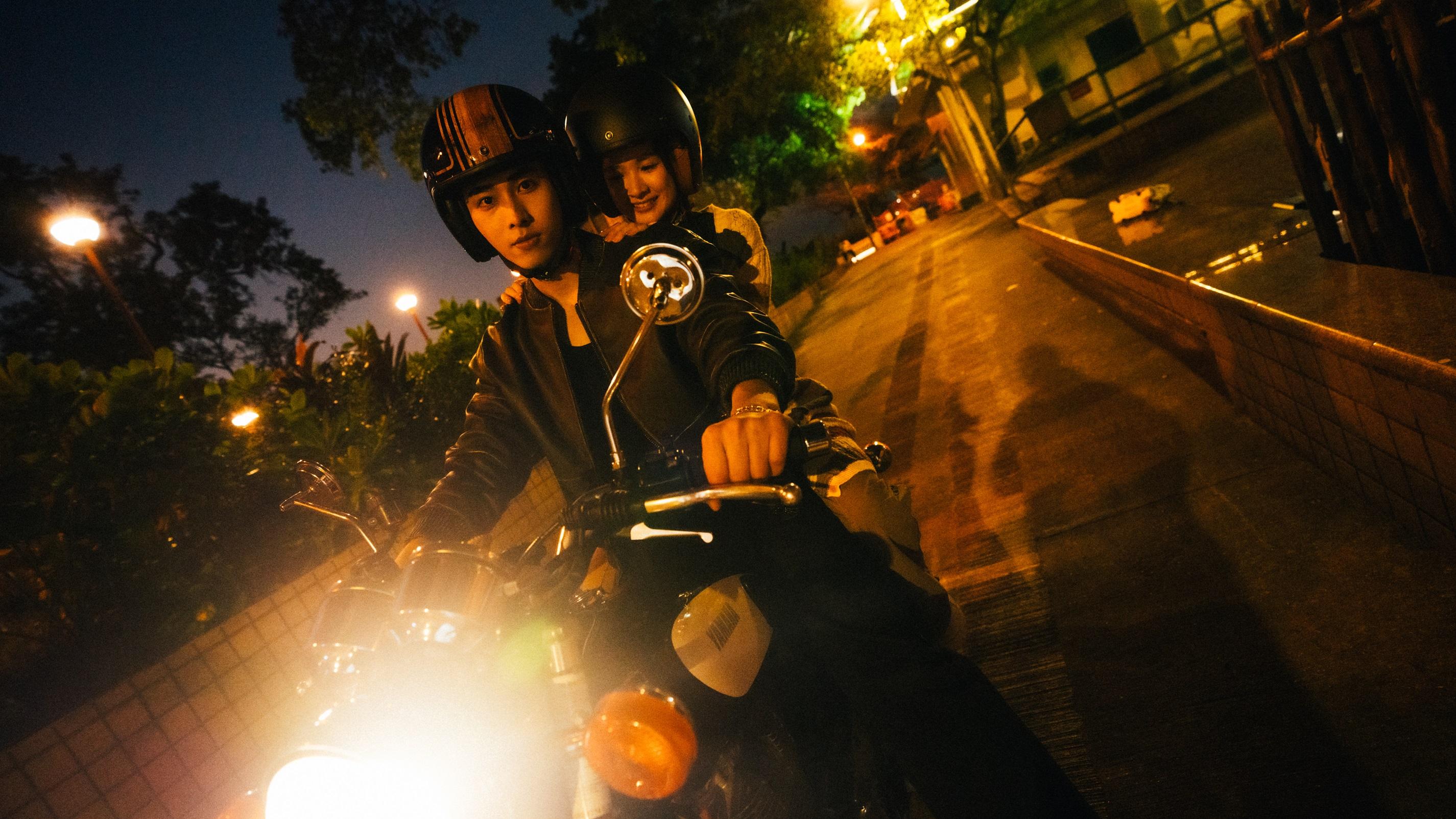 陳紫萱擔任Phoebus《孤獨先生》MV女主角,大讚對方有風度。