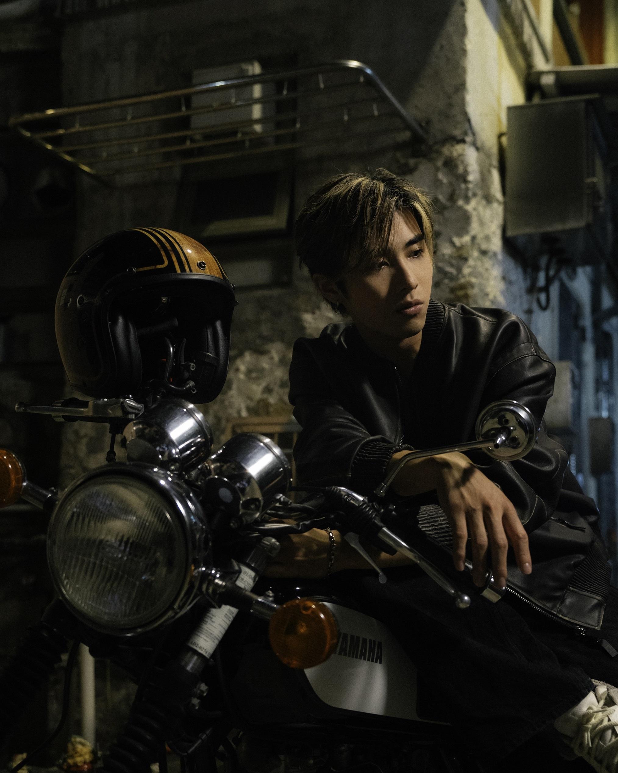 Phoebus推出失戀情歌《孤獨先生》,慨嘆一段感情逃不過分手命運。