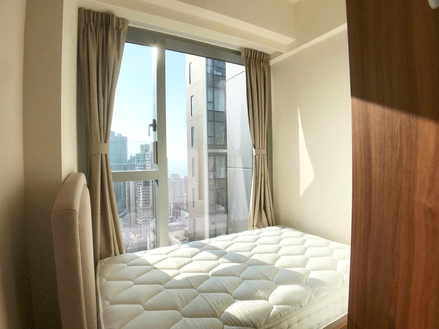 單位為兩房連套房設計,睡房窗戶大,採光度極高。