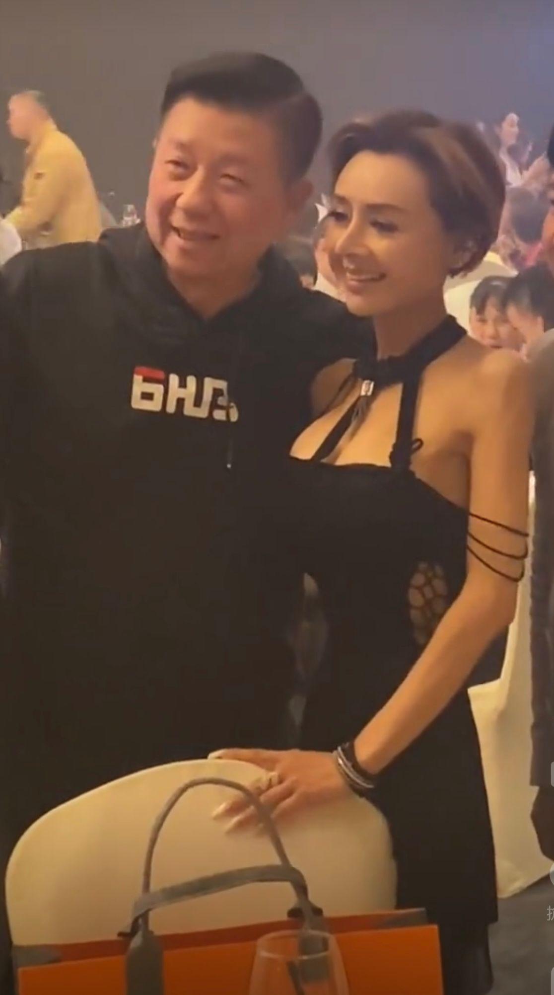 葉子楣近日拋巨胸現身成為當晚宴會上的風頭躉。