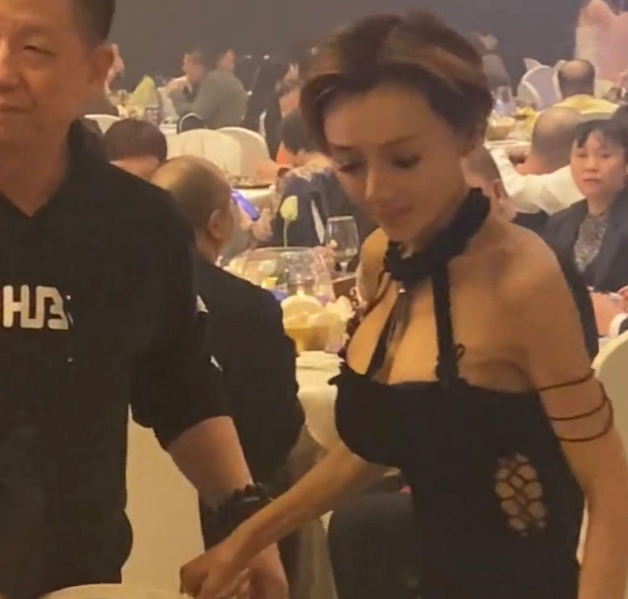 葉子楣近日拋巨胸現身成為當晚宴會上的風頭躉。