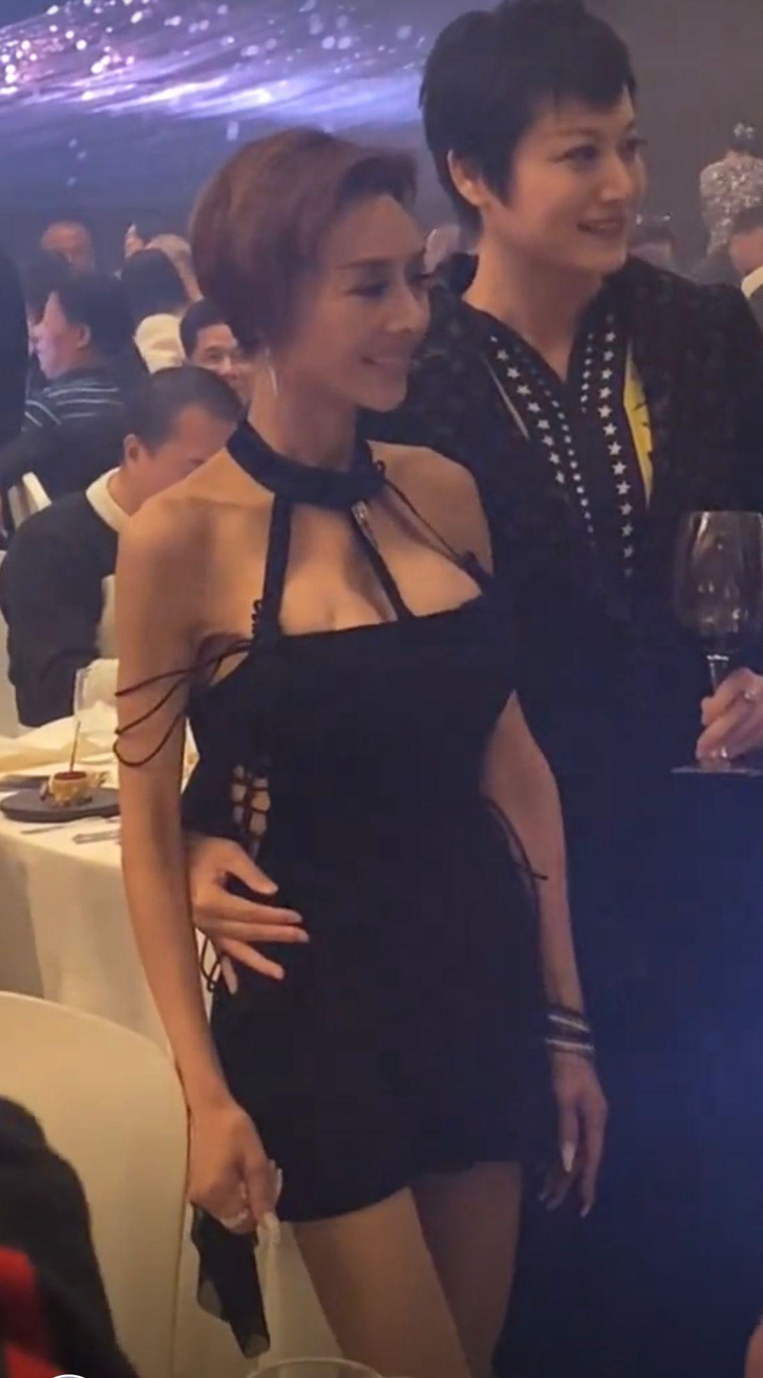 葉子楣近日拋巨胸現身成為當晚宴會上的風頭躉。