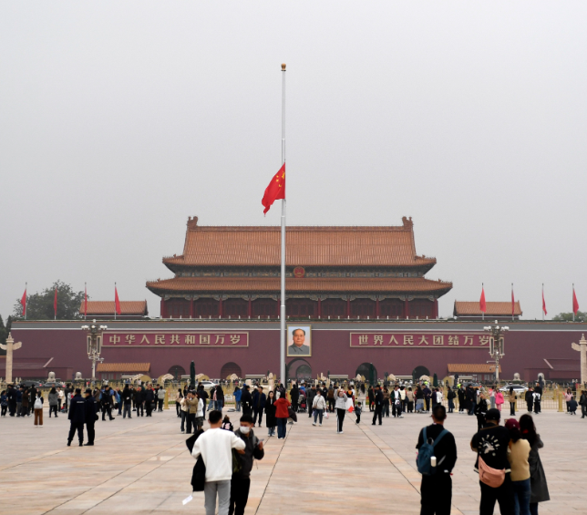 天安門下半旗悼念李克強(新華社)