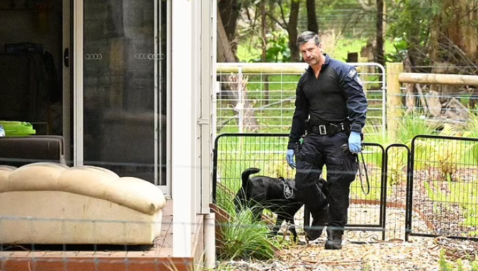 警方大舉搜查女疑犯寓所及車輛。(互聯網)