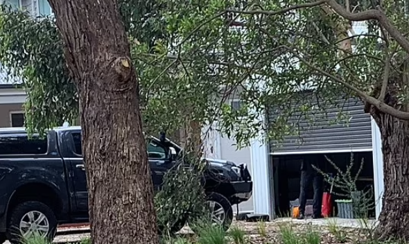 警方大舉搜查女疑犯寓所及車輛。(互聯網)