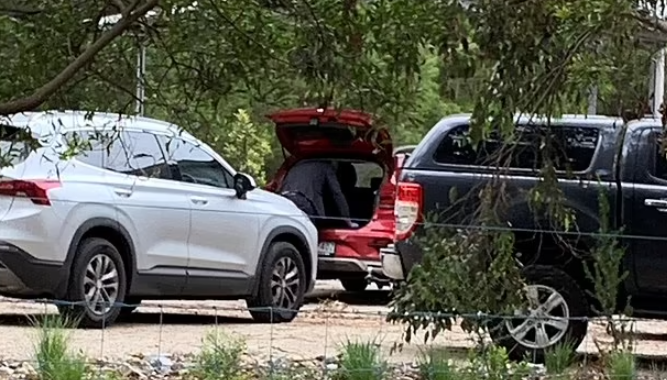 警方大舉搜查女疑犯寓所及車輛。(互聯網)