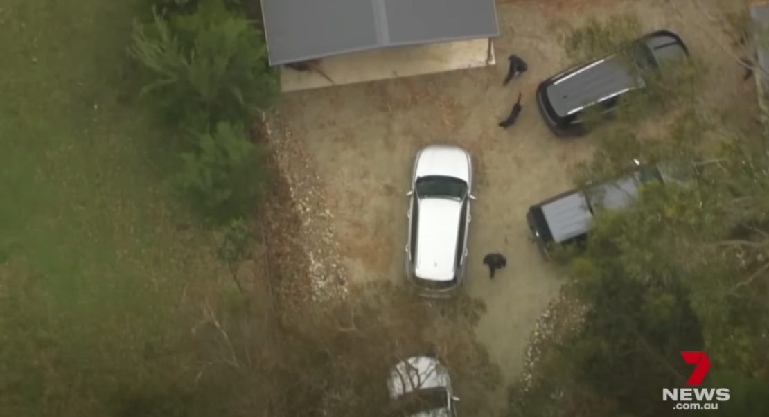 警方大舉搜查女疑犯寓所及車輛。(互聯網)