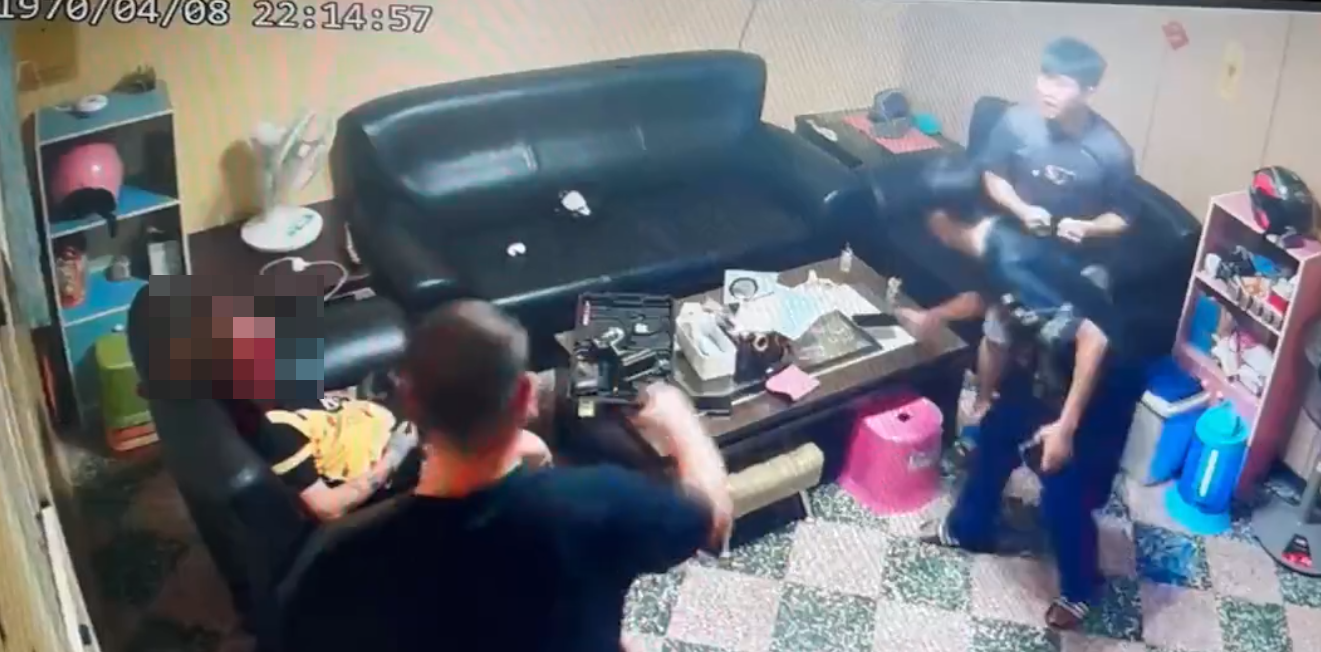 蔡男友人及少年當場被嚇壞,停頓數秒後才衝上前查看