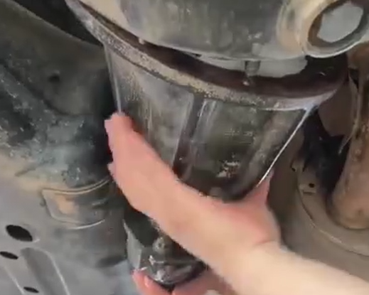 深圳皇崗海關近日從香港入境的客運車輛中,查獲72塊足金金條,共72.00157公斤,價值高達4000萬元人民幣(約4,279萬港元)。