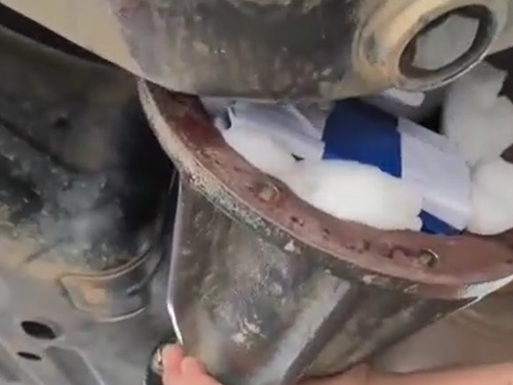 深圳皇崗海關近日從香港入境的客運車輛中,查獲72塊足金金條,共72.00157公斤,價值高達4000萬元人民幣(約4,279萬港元)。