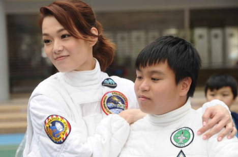 早前就有網民暱名發文,指自己近日在接送小朋友返放學時,就經常聽到一位學生家長炫耀自己一家三口剛獲派大埔富蝶邨公屋。(圖片來源:TVB《親親我好媽》劇照)