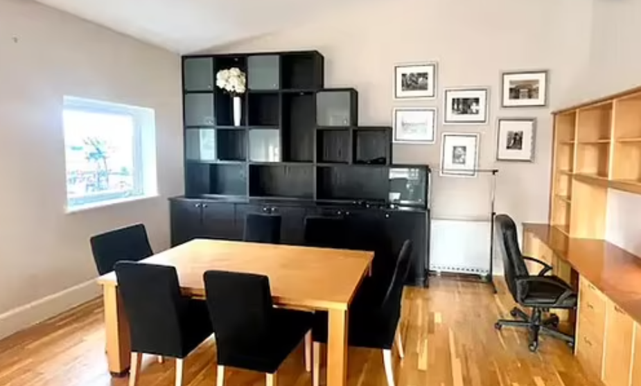 Fiona發現她的物業竟然出現在Airbnb上。(互聯網)