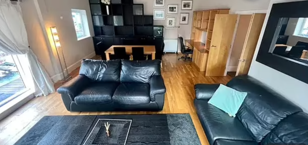 Fiona發現她的物業竟然出現在Airbnb上。(互聯網)