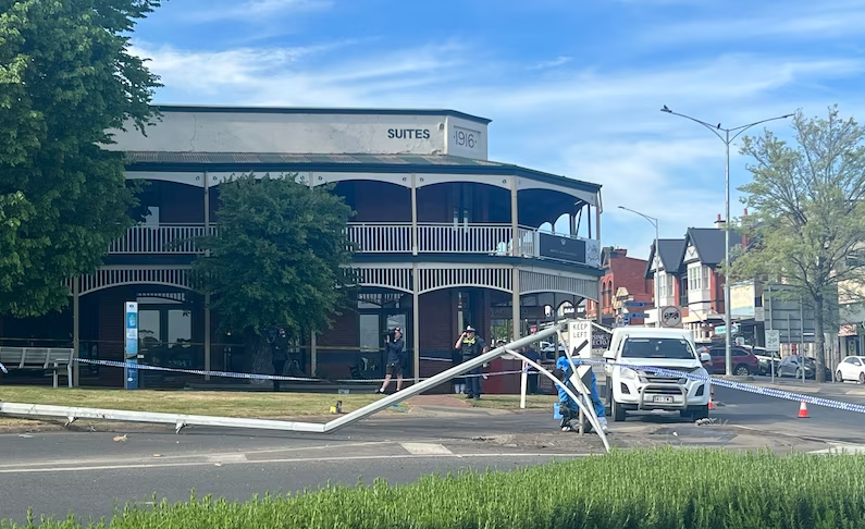 澳洲汽車撞酒吧戶外用餐區 兩家庭5人慘死