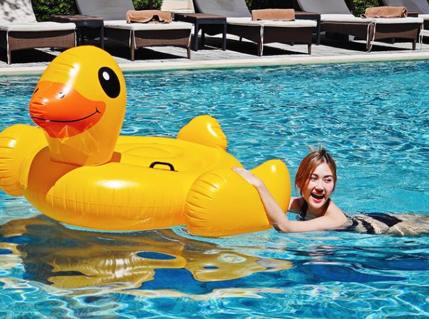 冲遊泰國|胡慧冲「冬蔭家族」冬蔭表妹前名布吉妹(胡慧冲IG)