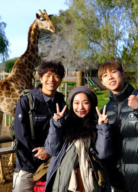 咖喱黃雅慧參加《全民造星IV》出道,現時兼職醫療美容機構醫生(咖喱黃雅慧IG)