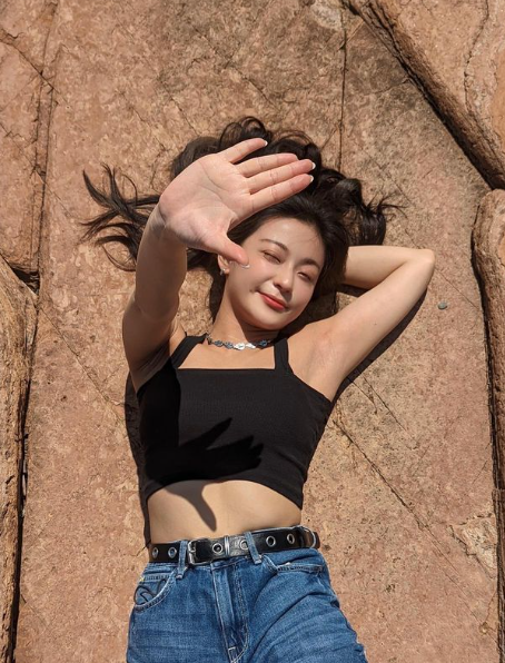 咖喱黃雅慧參加《全民造星IV》出道,現時兼職醫療美容機構醫生(咖喱黃雅慧IG)