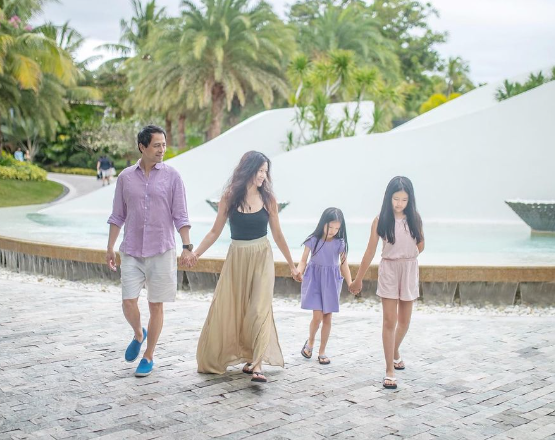 林熙蕾與老公楊晨及2名女兒一家四口樂也融融,不時在IG分享近況(林熙蕾IG)