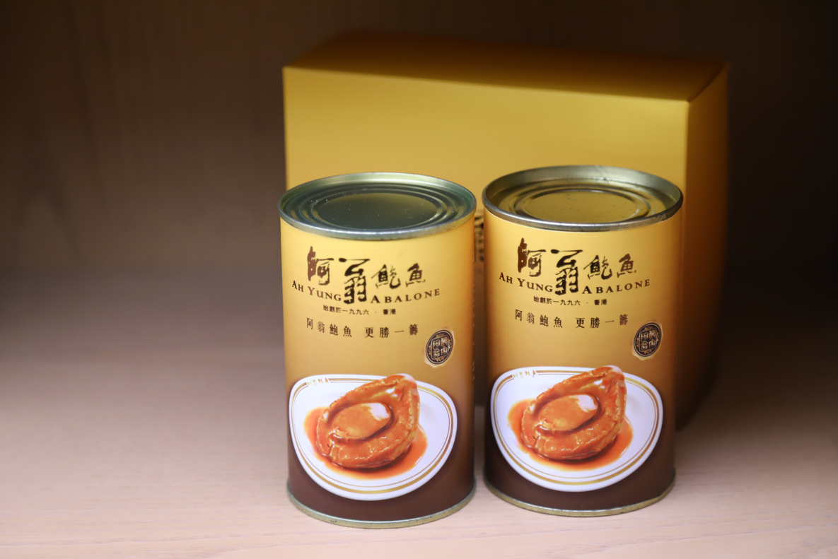 而日本鮑魚在海嘯後,價格不繼上升,但翁生仍堅持使用,最好的日本吉品鮑及網鮑。(攝:羅錦鴻)