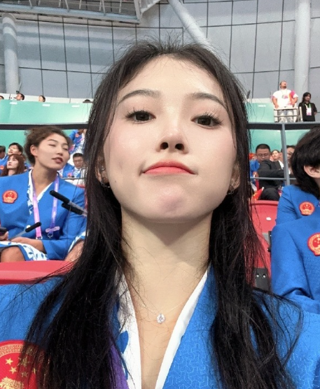 憑甜美外表,吳艷妮近年一直受內地體壇注目