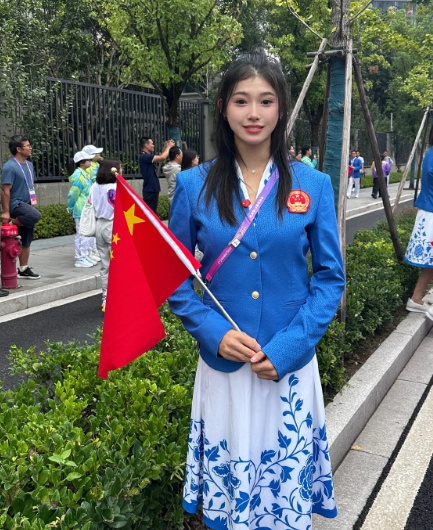 憑甜美外表,吳艷妮近年一直受內地體壇注目