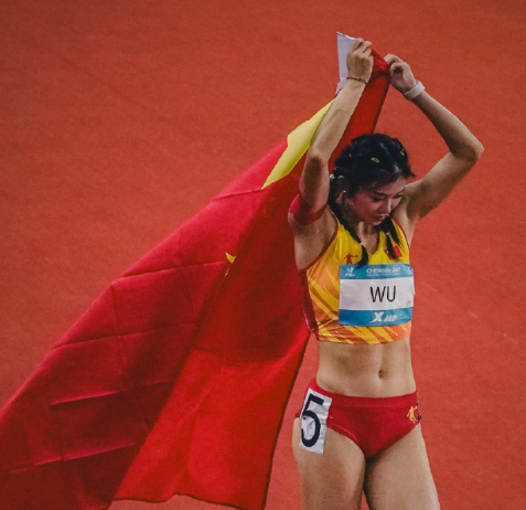 憑甜美外表,吳艷妮近年一直受內地體壇注目