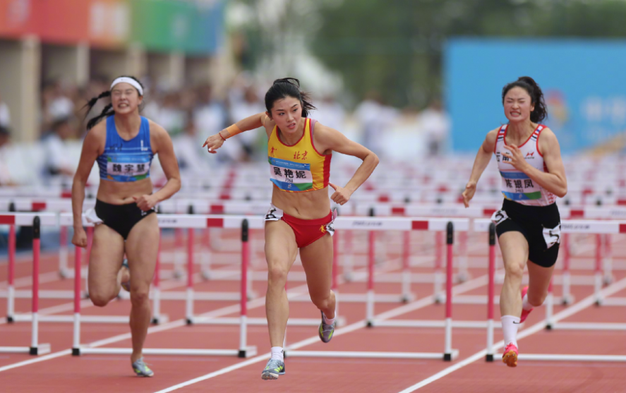 「跨欄女神」吳艷妮全國學生運動會奪金