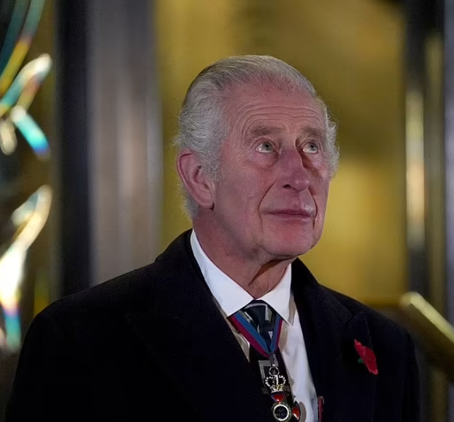 已故英女王雕像。(互聯網)