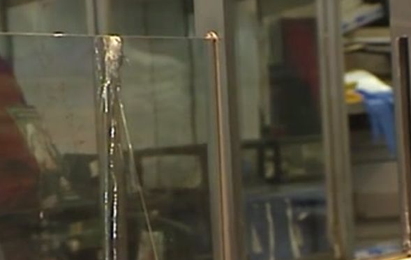 警方以謀殺罪拘59歲持雙程證入境男子 涉1991年深水埗持械劫殺案(無線新聞截圖)