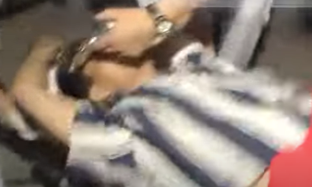 「三大賊王」葉繼歡1996年再次偷渡到香港企圖犯案時落網,遭警員開槍擊中導致下半身癱瘓,經審訊後入獄36年零3個月。(電視截圖)