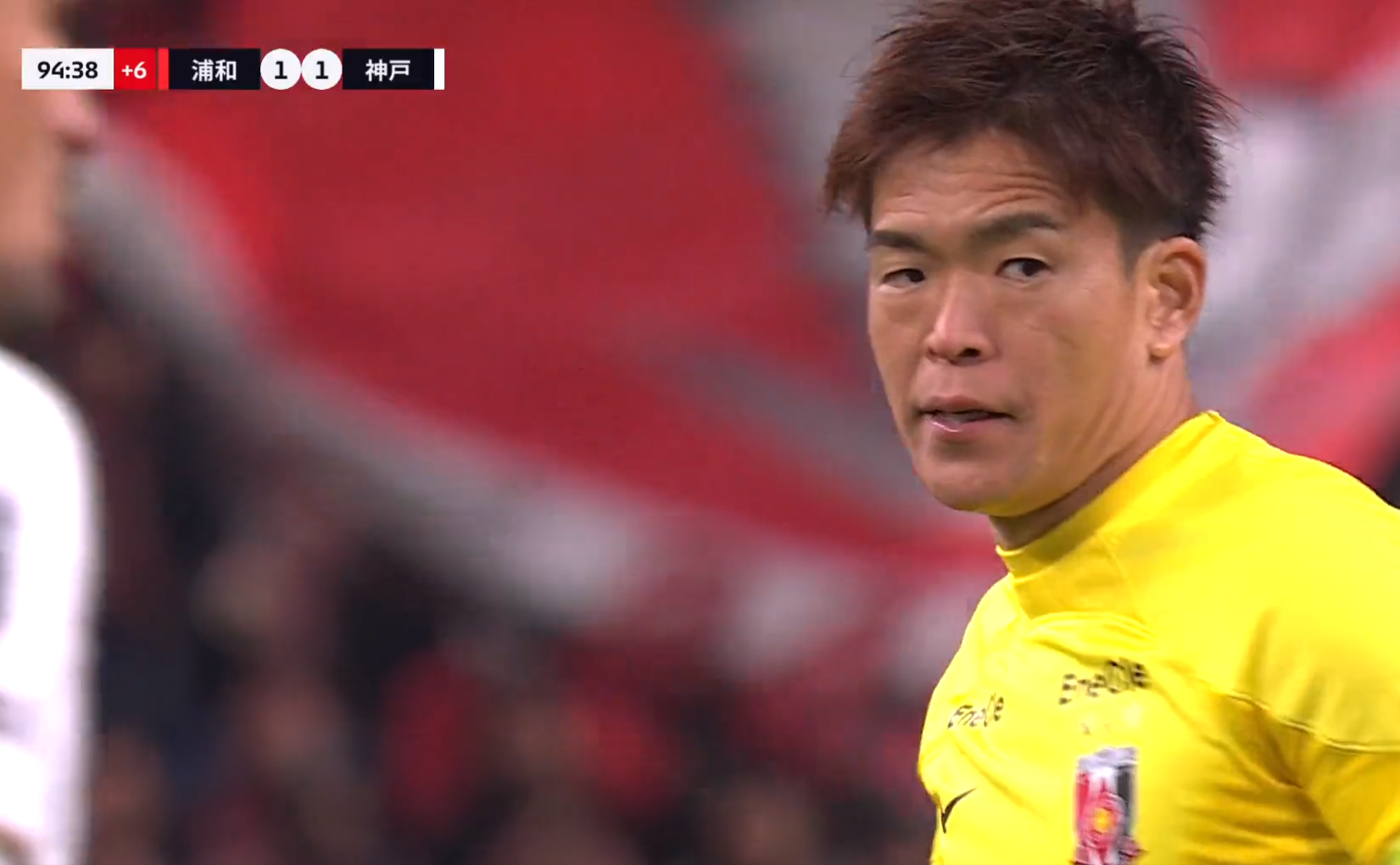 西川周作補時突然走上前場。(影片截圖)