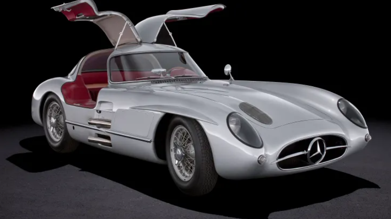 歷來成交價最高汽車1955 Mercedes-Benz 300 SLR Uhlenhaut Coupé。(蘇富比)