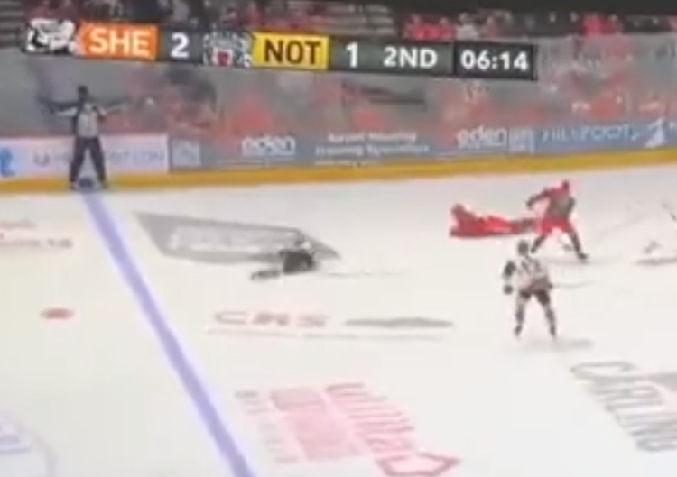 事件發生在10月28日,來自美國的莊臣代表諾定咸黑豹對錫菲鋼鐵人,期間被對方球員柏格夫的冰鞋割破頸部,流血不止,送院後不治,終年29歲。