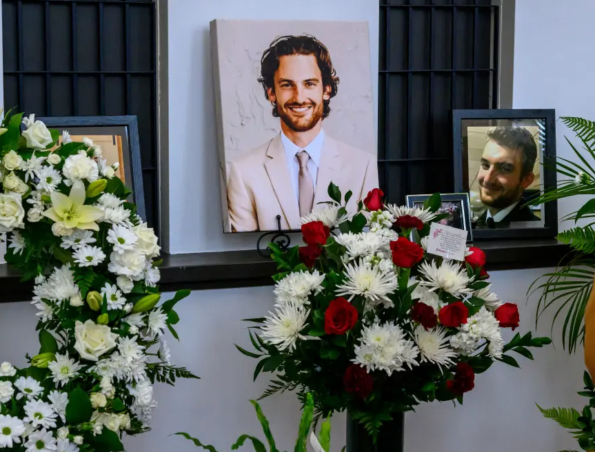 諾定咸黑豹隊為阿當莊臣舉行追悼儀式。(資料圖片)