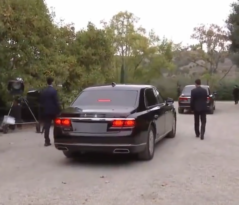 拜登視察習近平專用座駕 大讚「紅旗」轎車:beautiful(央視畫面)