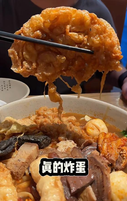 不時都會聽到有大學生說畢業即失業,只因現時遍地大學生,要搵到合適又福利好的工作的確十分困難。(圖片來源:小紅書)