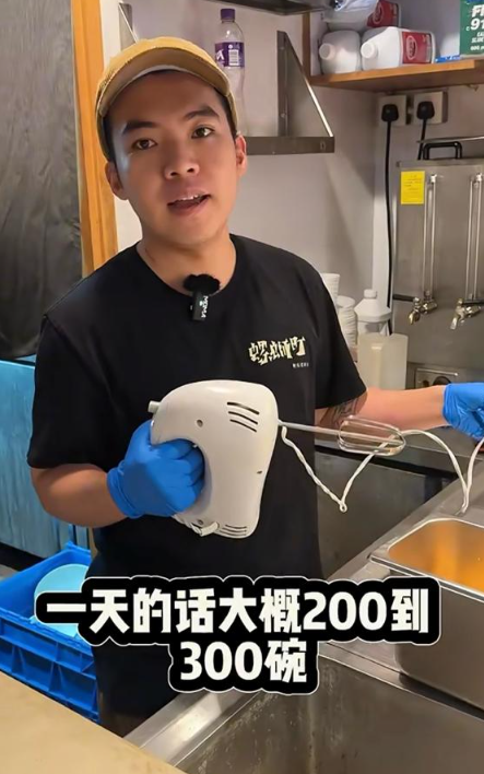 他表示現時每日基本上可以賣出200至300碗螺螄粉。(圖片來源:小紅書)