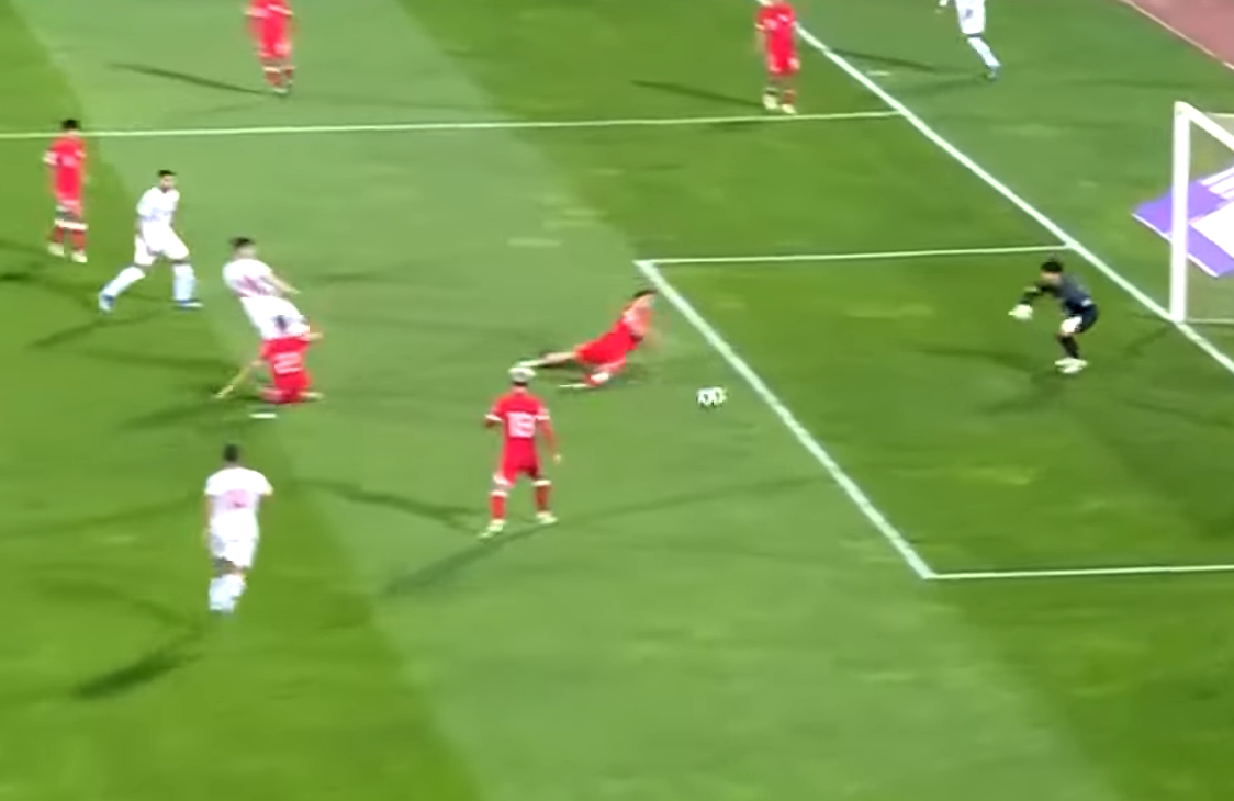 阿斯蒙12分鐘把握機會射入領先。(影片截圖)